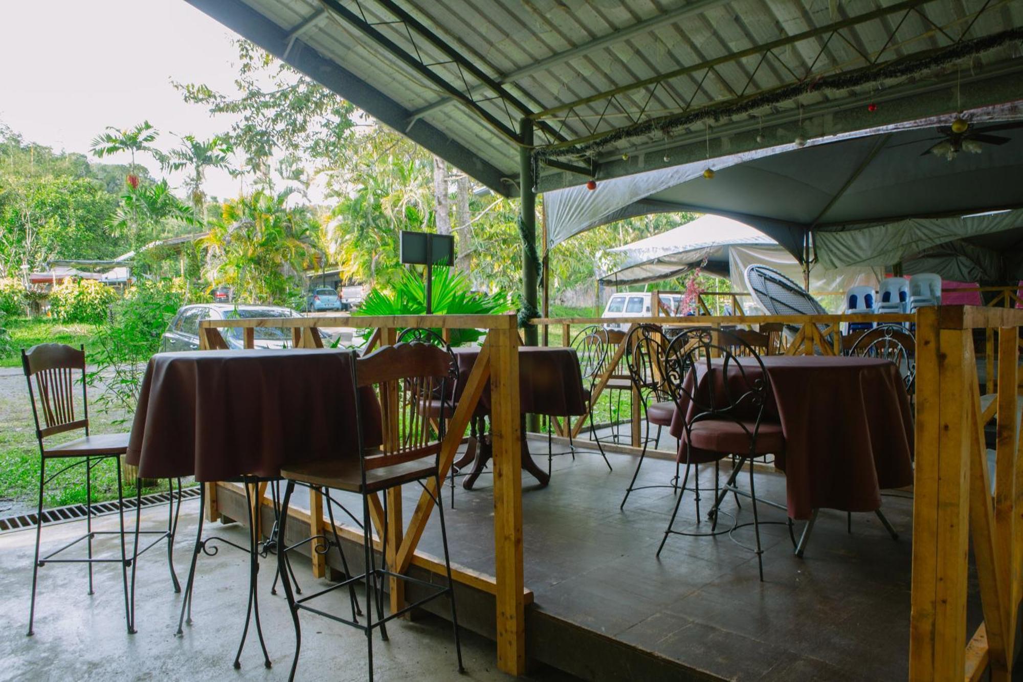 Oyo 90037 The 7 Lodge Tambunan Kültér fotó